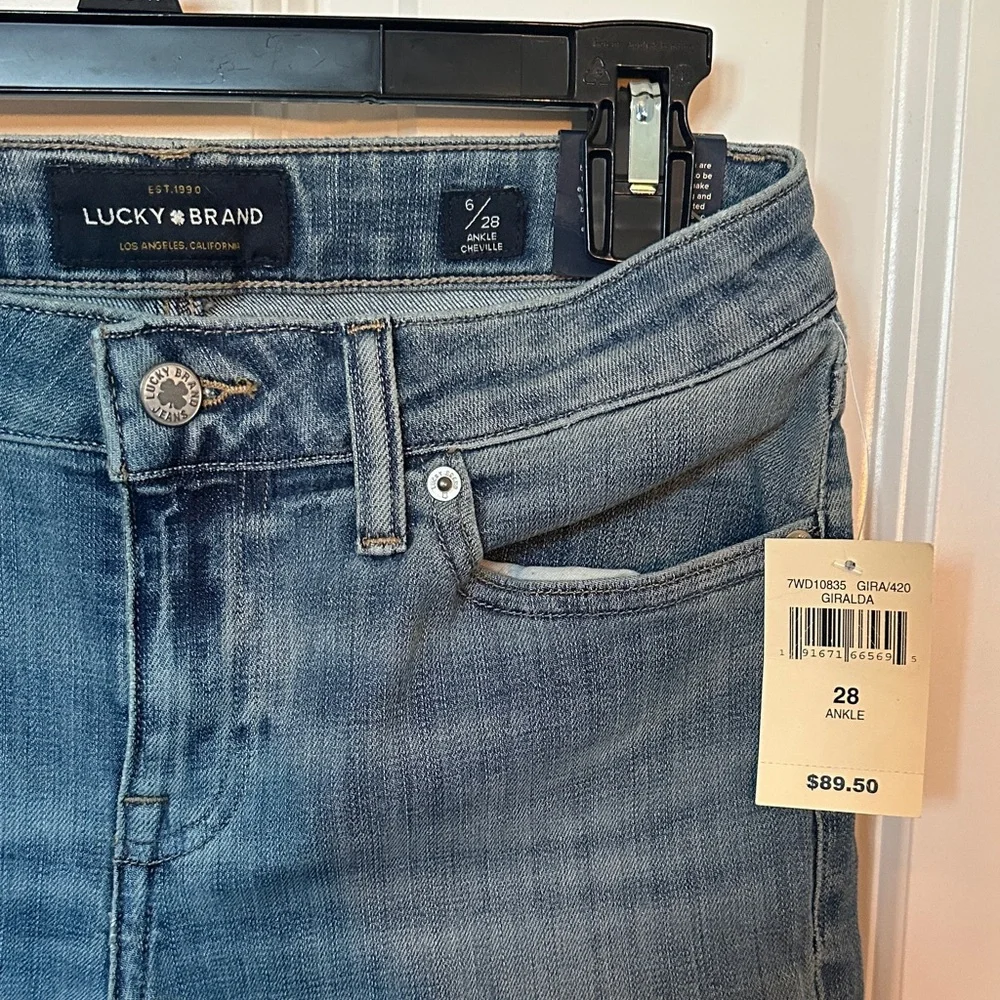 NWT Lucky Brand Women's Lolita Boot mid rise Curvy Fit Jeans - Picture 2 of 5